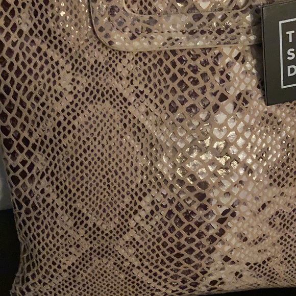 TMRW STUDIO Snakeskin Embossed Foldover Clutch - Picture 3 of 6